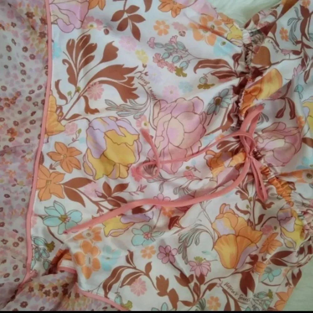 Victoria’s Secret Flounce Satin Romper Size Large - Picture 2 of 3